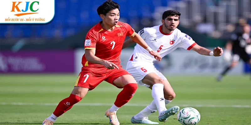 Khoảnh khắc thi đấu, bắt tay, tranh bóng